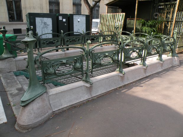  entrée de métro de style Guimard
